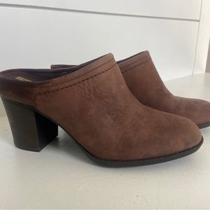 Clarks leather mules/clogs